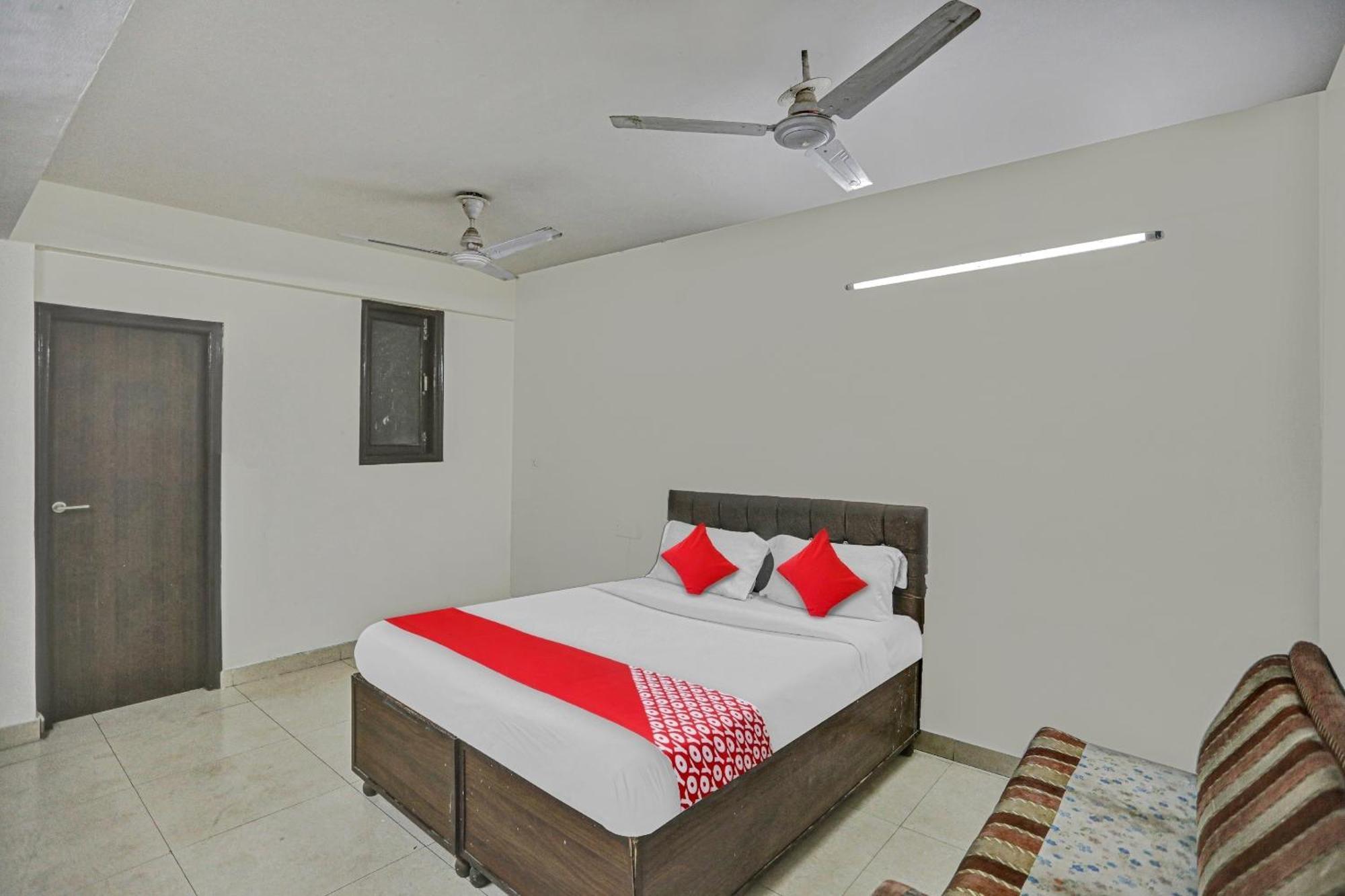 Hotel O Kalkaji Delhi Nuova Delhi Esterno foto